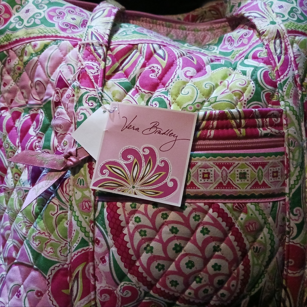 Very Bradley tote tags still on it